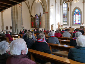 Heilige Messe mit karnevalistischem Ambiente (Foto: Karl-Franz Thiede)